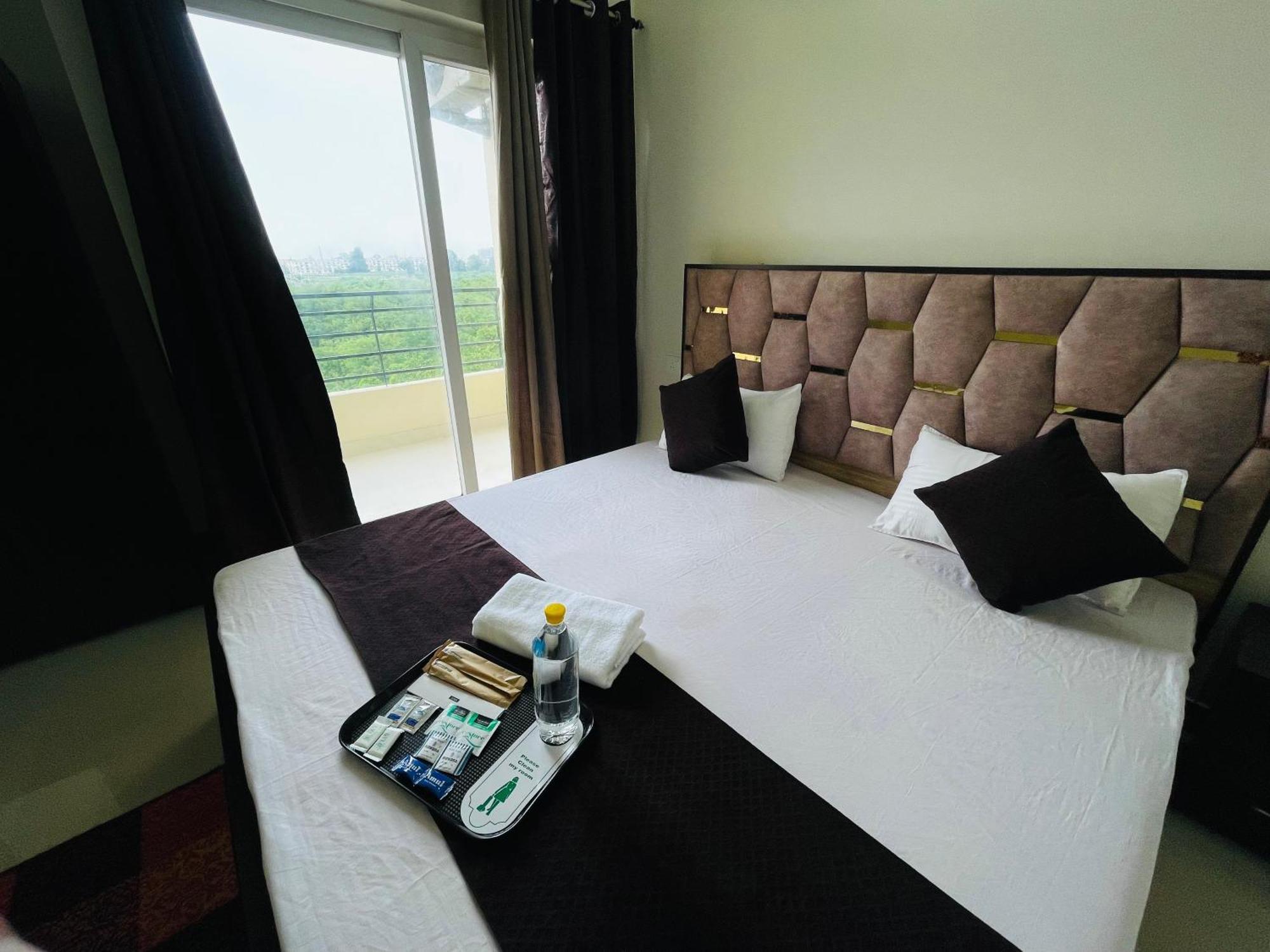 Atulyam Stays Sushant Golf City Lucknow Exterior foto
